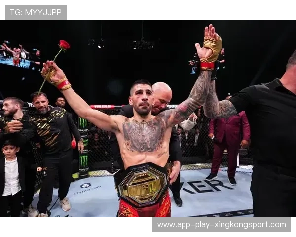 UFC 中国新星赛前豪言:我要拿金腰带 UFC 中国新星赛前豪言:我要拿金腰带