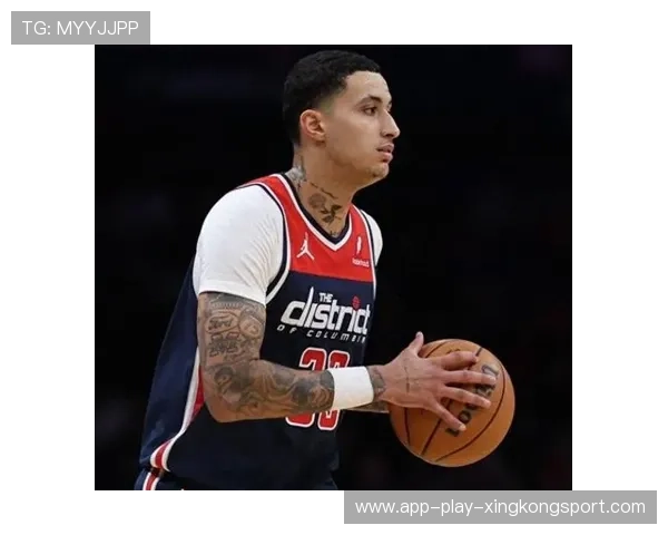 奇才库兹马突破分球找到外线机会稳稳命中