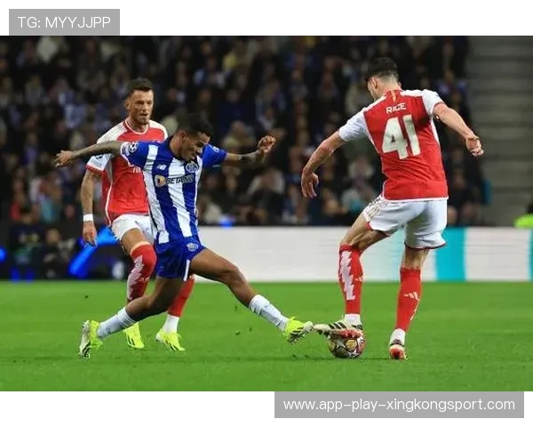 波尔图中路插上形成数次有威胁的射门，展现完美进攻艺术