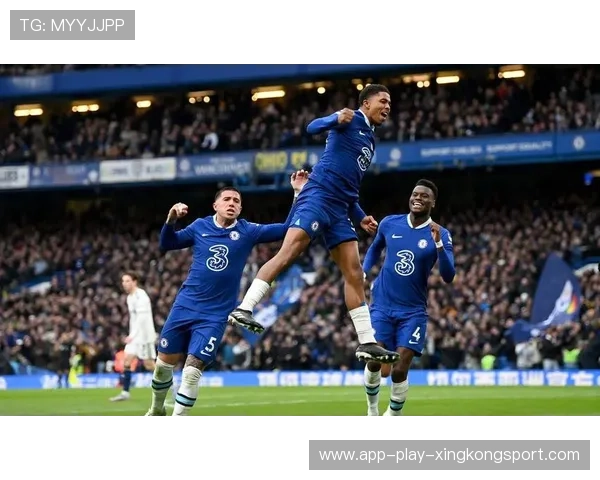 利兹联中路连续渗透，切尔西禁区风声鹤唳