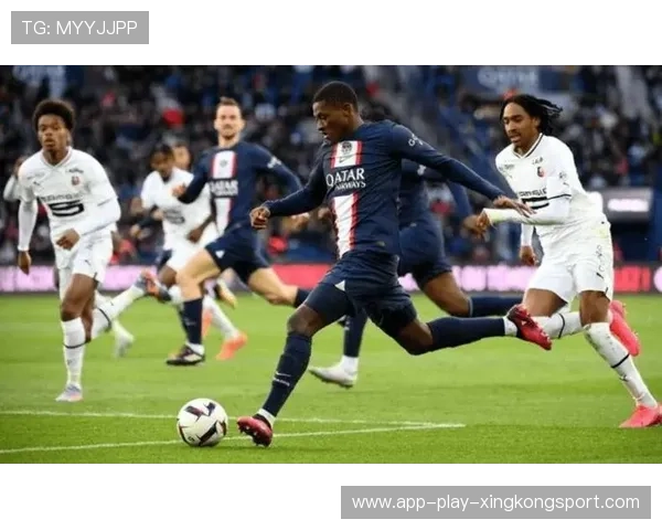 法甲巴黎连续跑动拉开空间，攻势接连出现